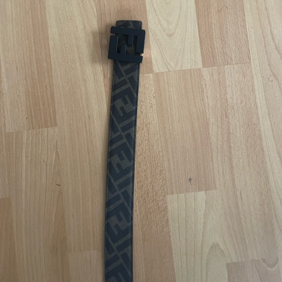 Fendi belt Reversible - Picture 2 of 3